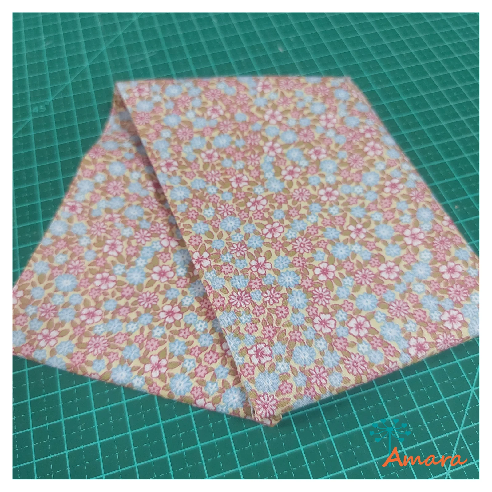 TRICOLINE FLORES AZUIS E ROSAS - (50X70CM) - FAT QUARTER