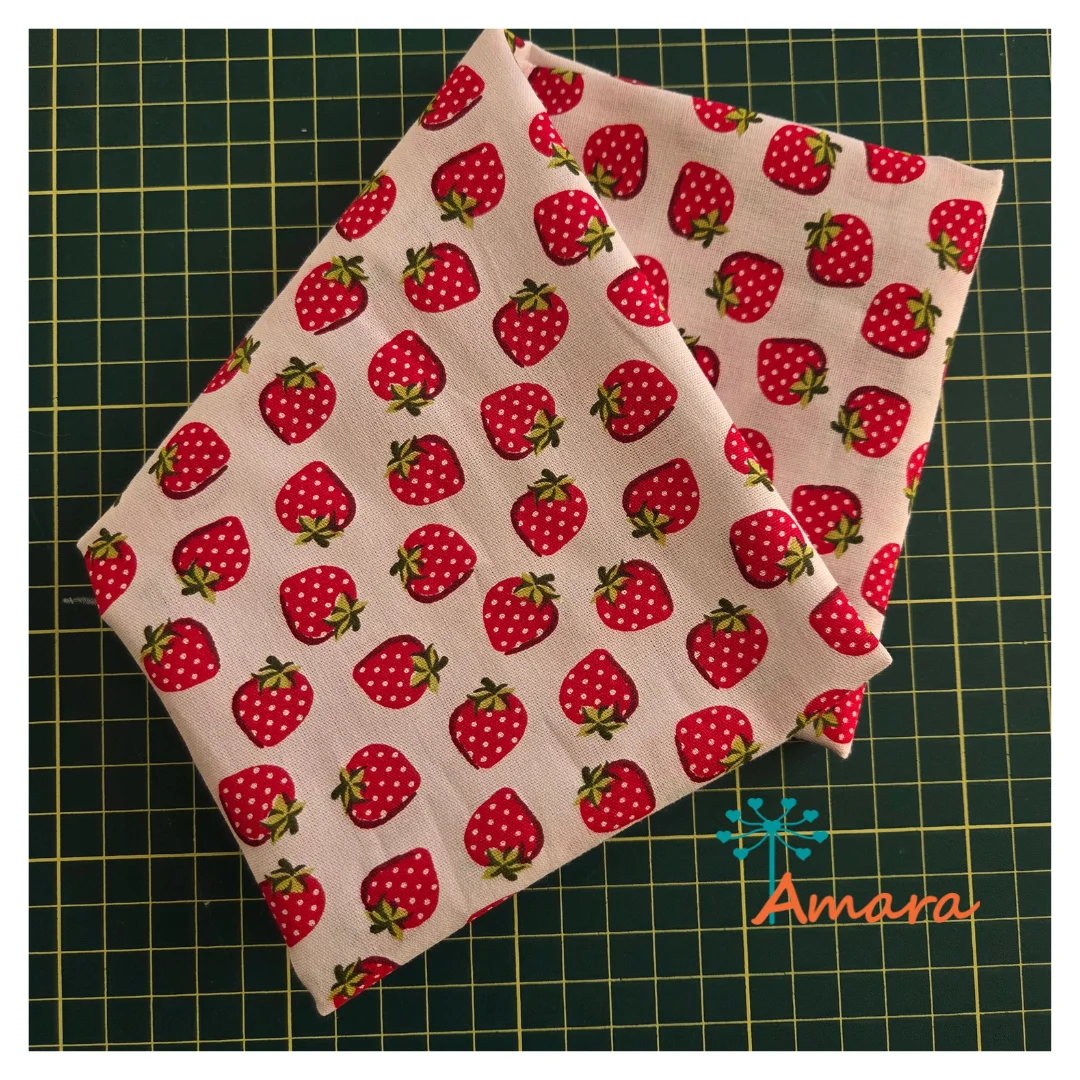 FAT QUARTER - TRICOLINE MORANGO FUNDO BRANCO (0,50*0,70m) - MASCARENHAS - 100%ALGODÃO